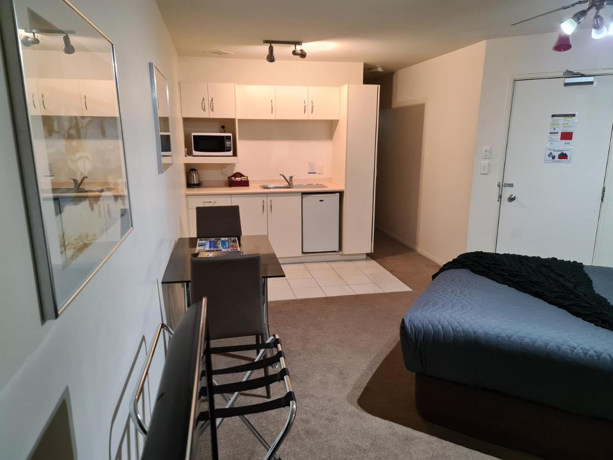 Oceanside Resort Internal Ground Floor Studio Unit Privately Owned In Mt Maunganui No External Window Or Air Conditioning Mount Maunganui Exterior foto